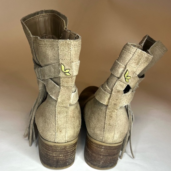 2/$20 Kookaburra by UGG boots. Size 7. Good used condition. - Picture 3 of 5